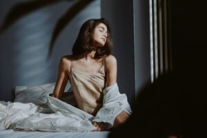 朝活で自分時間を楽しむ女性のイメージ（アイキャッチ）