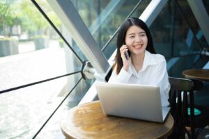恋愛の嫉妬に悩む女性のイメージ（アイキャッチ）