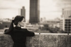 恋愛カウンセリング 効果に悩む女性のイメージ