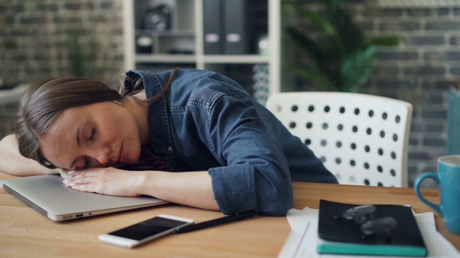 気を使いすぎる 疲れる 対処と向き合う穏やかなシーン