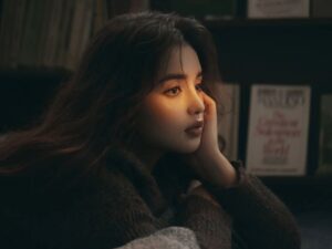 生きづらさを抱える女性のイメージ（アイキャッチ）
