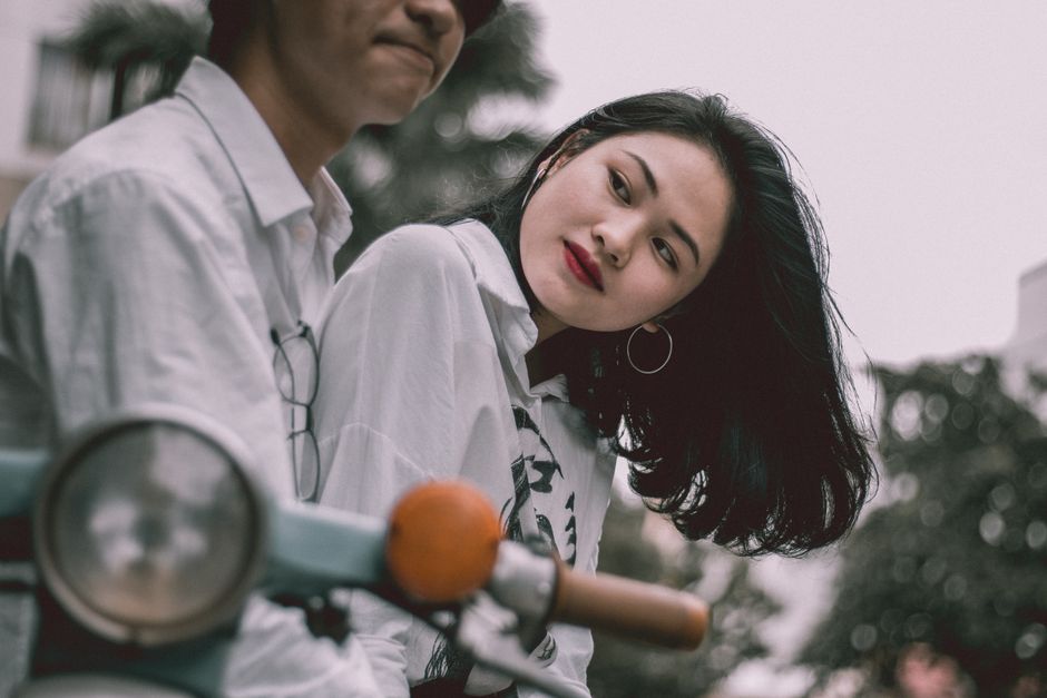 冷却時間をとって離れる女性