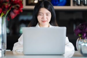 働き方を変えたいと考える女性のイメージ（アイキャッチ）