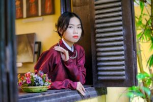 毎日が満たされないと感じる女性のイメージ（アイキャッチ）