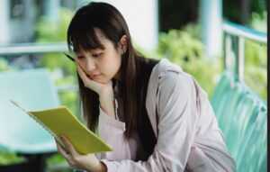 夫婦カウンセリング 一人でに悩む女性のイメージ