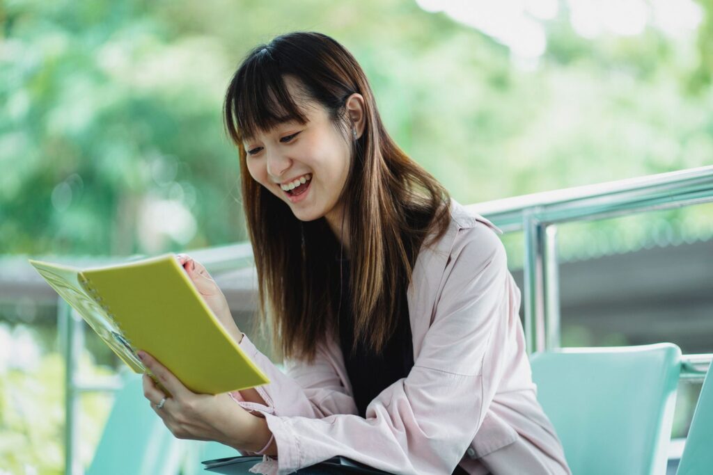 セラピスト 強み 見つけ方に悩む女性のイメージ