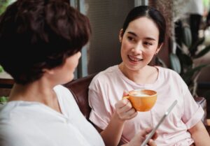 喧嘩後の仲直りを考えるカップルのイメージ（アイキャッチ）