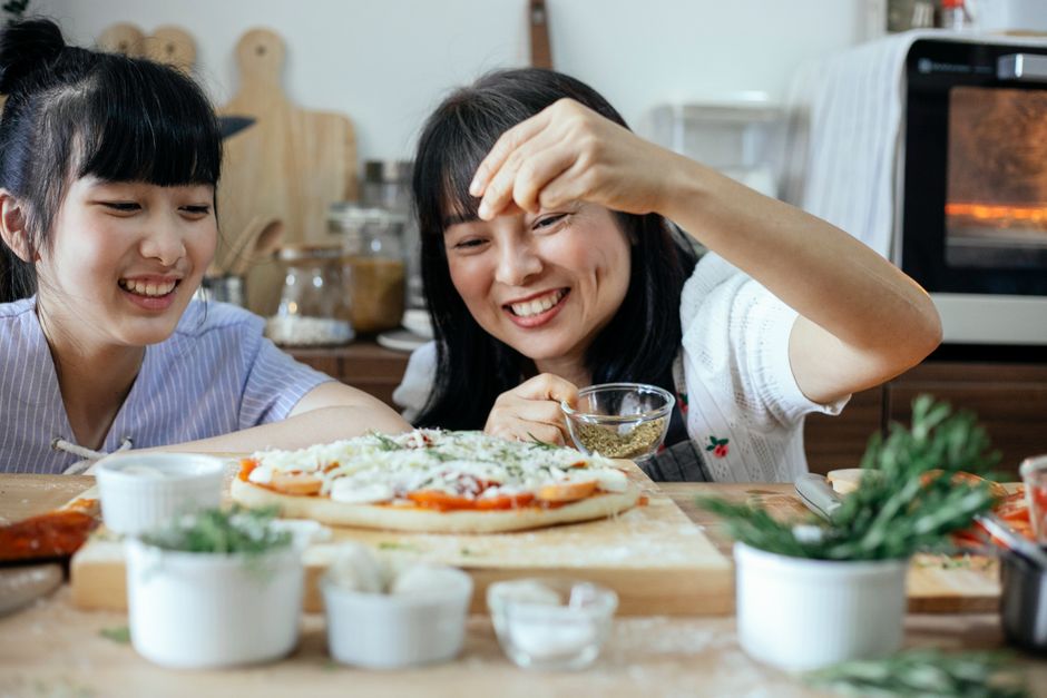 短い休息時間をとる女性