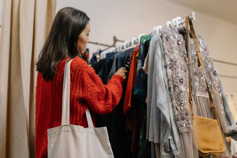 自信を得た笑顔の女性