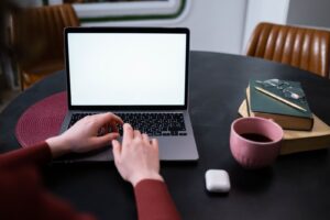 コーチ メルマガ 続かないに悩む女性のイメージ