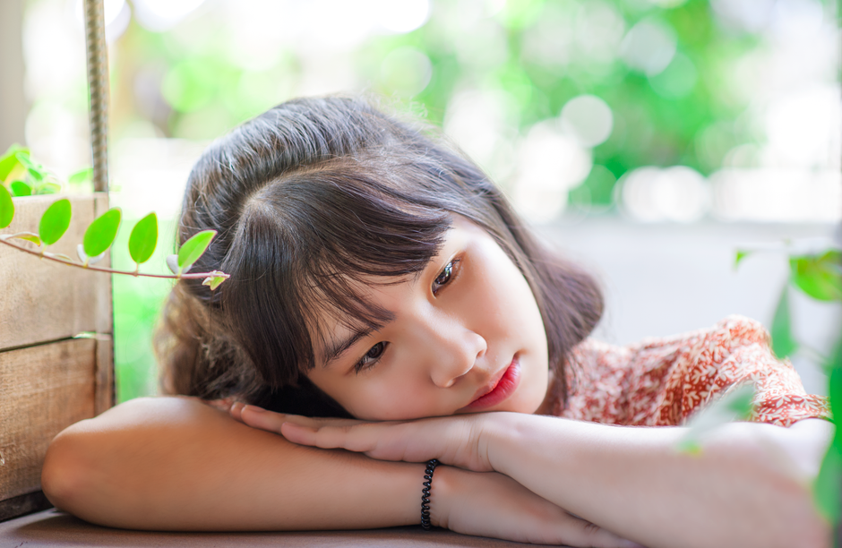 片思いで告白できず悩む女性のイメージ（アイキャッチ）