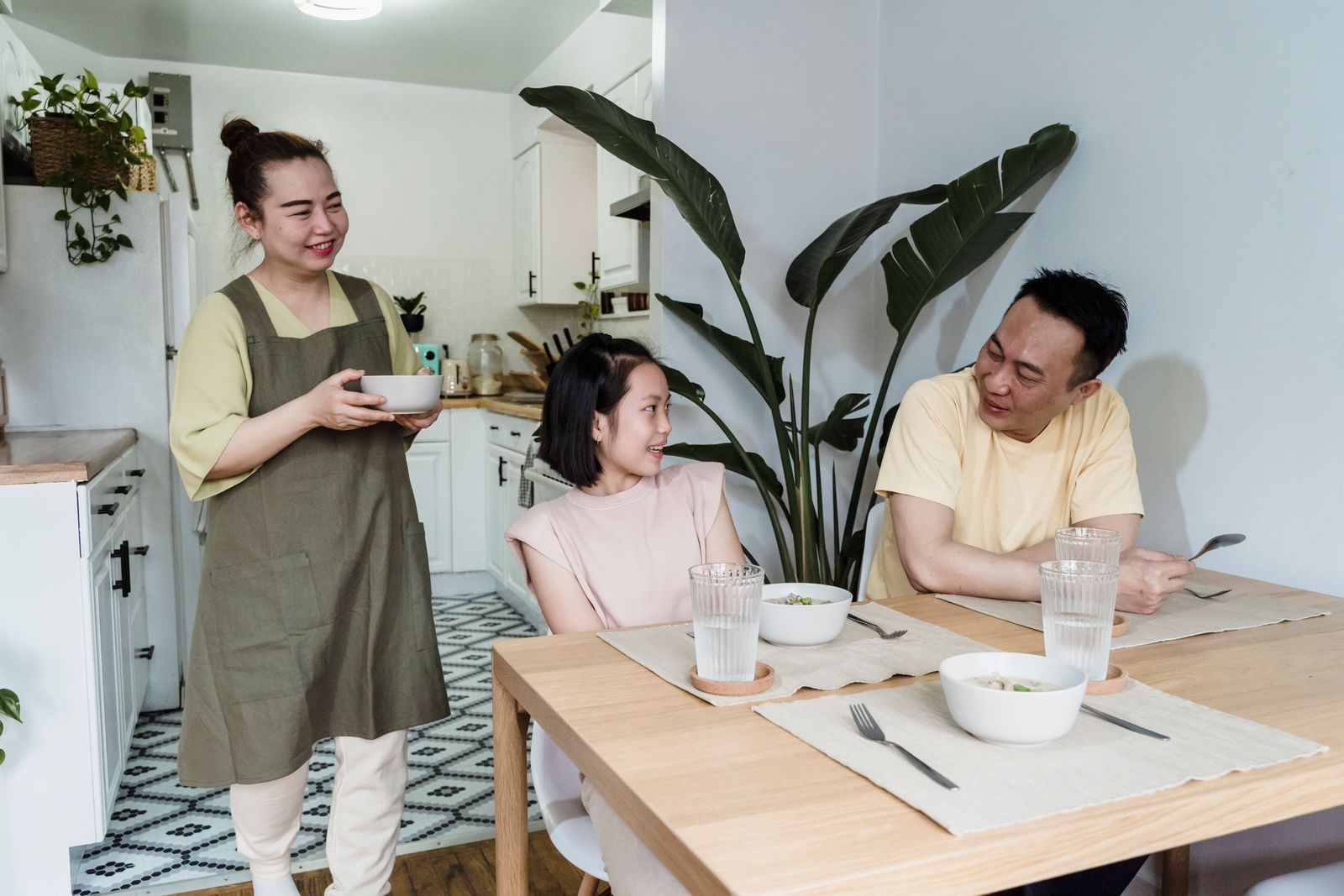義母 気疲れ 付き合い方と向き合う穏やかなシーン