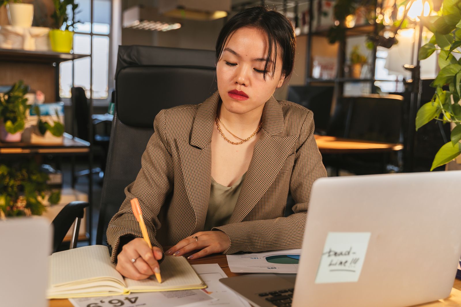 モヤモヤ 言葉にできない 整理と向き合う穏やかなシーン