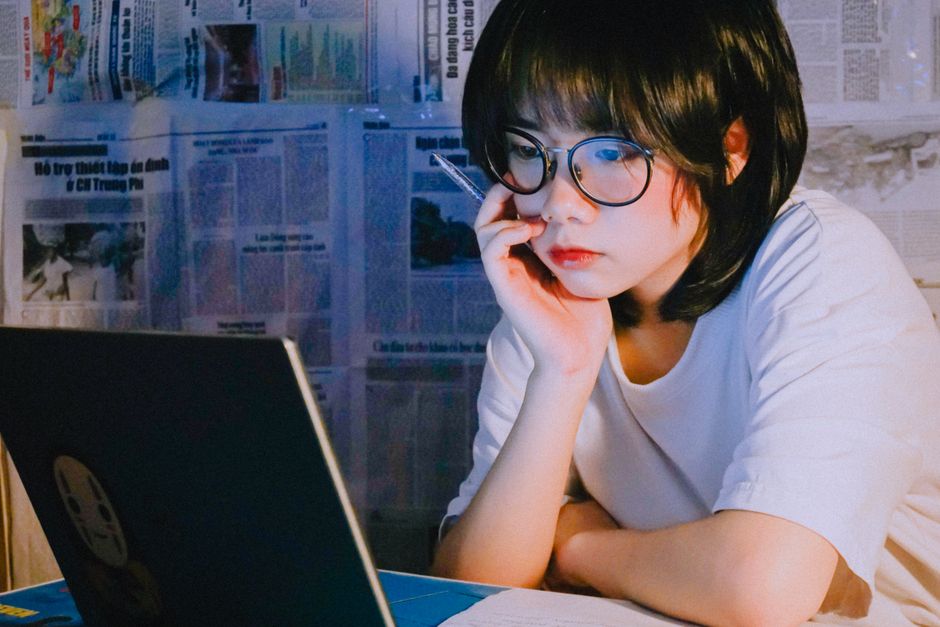 前向きな表情の女性