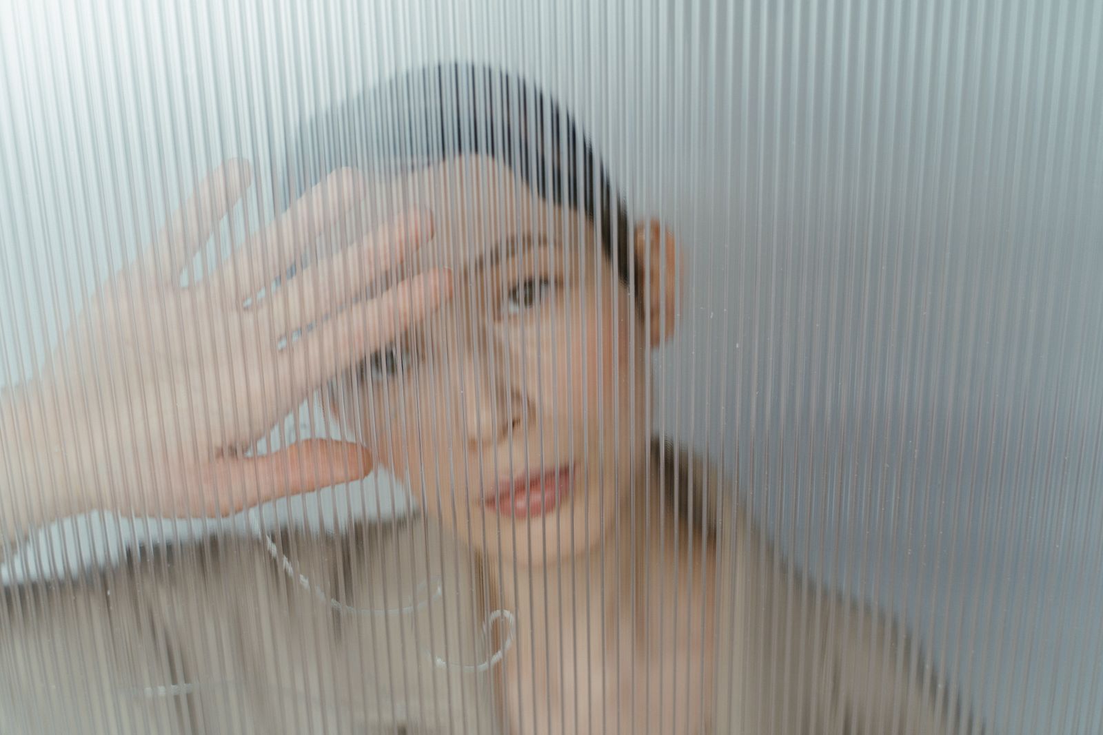 カウンセリング 泣いてしまうをテーマにした女性のイメージ写真