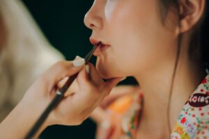 自宅サロン 住所 非公開に悩む女性のイメージ