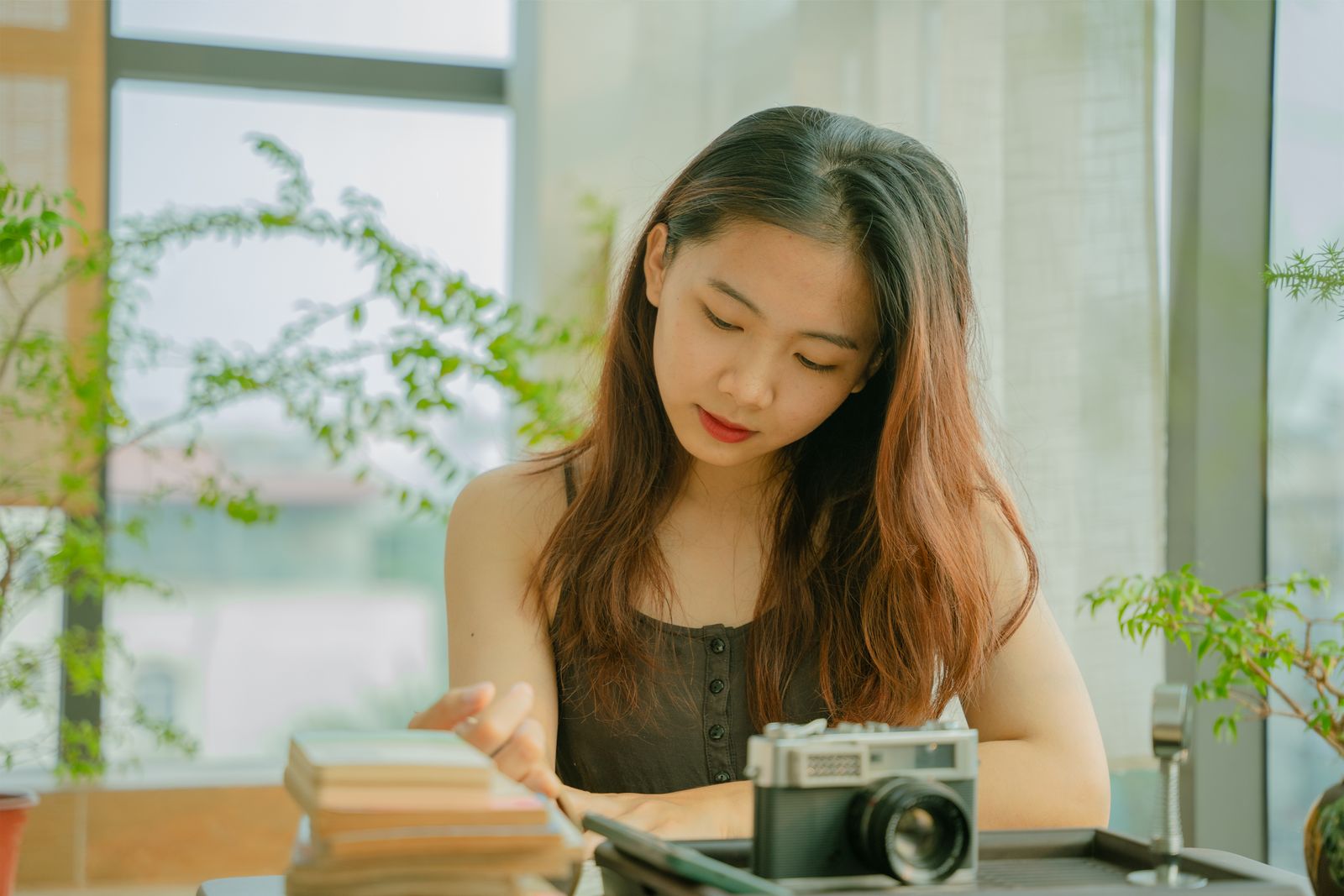 決めたことが続かない 自己嫌悪に悩む女性のイメージ