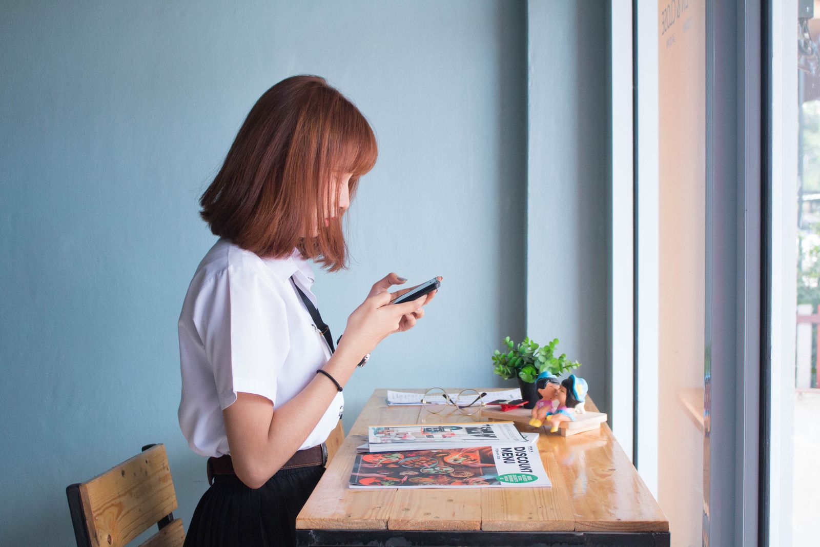 休日に予定がないと焦ると向き合う穏やかなシーン