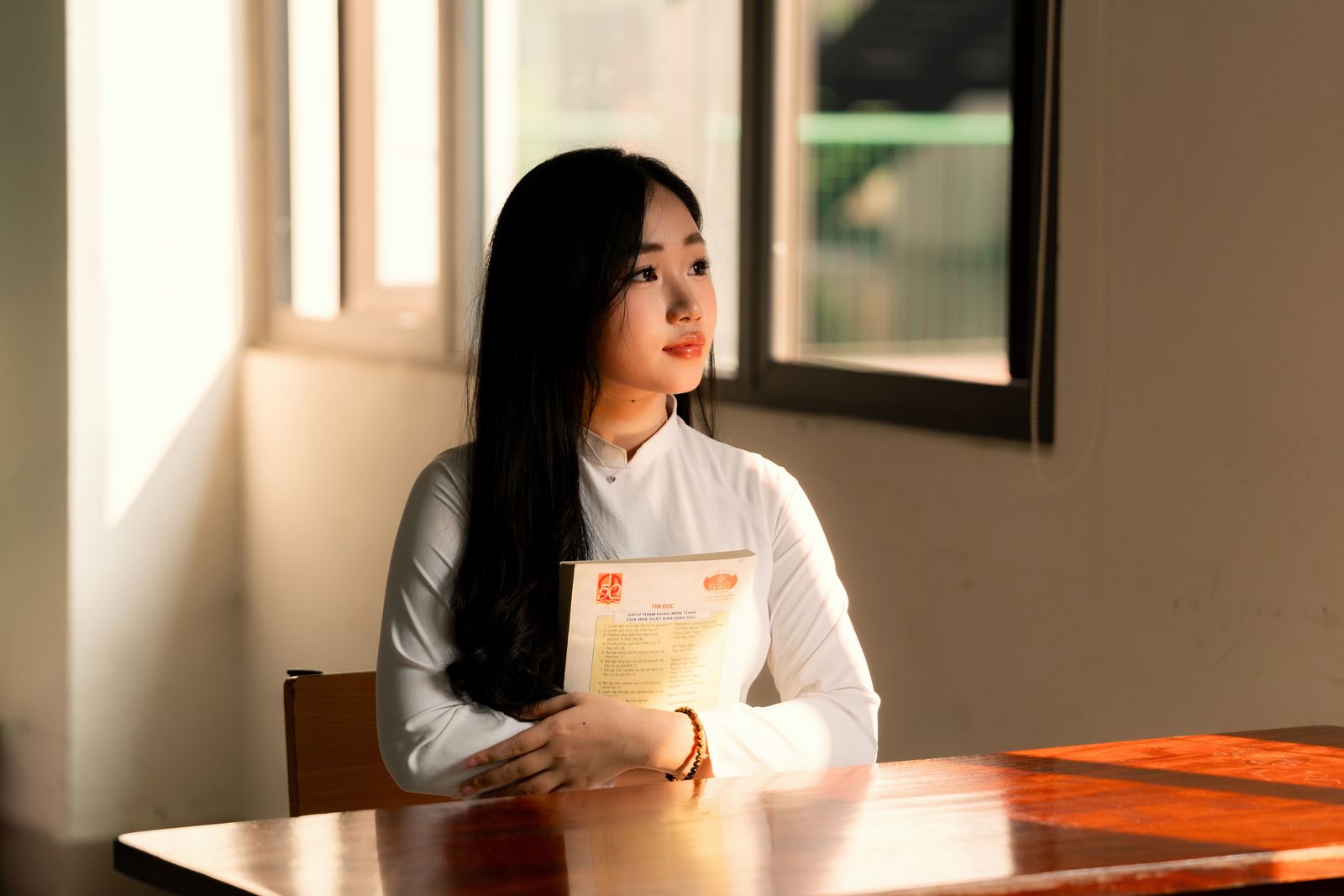他人の評価が気になると向き合う穏やかなシーン