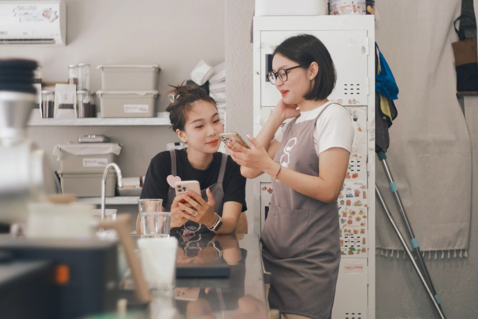 会話 沈黙 女性を象徴するやさしい情景