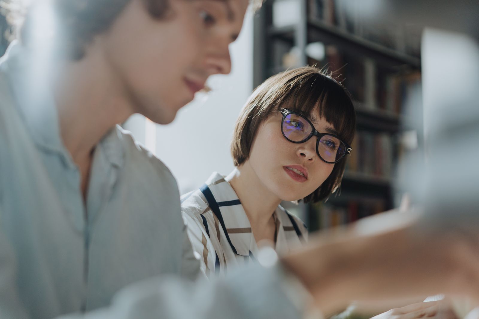 人に頼むのが苦手 頼み方と向き合う穏やかなシーン