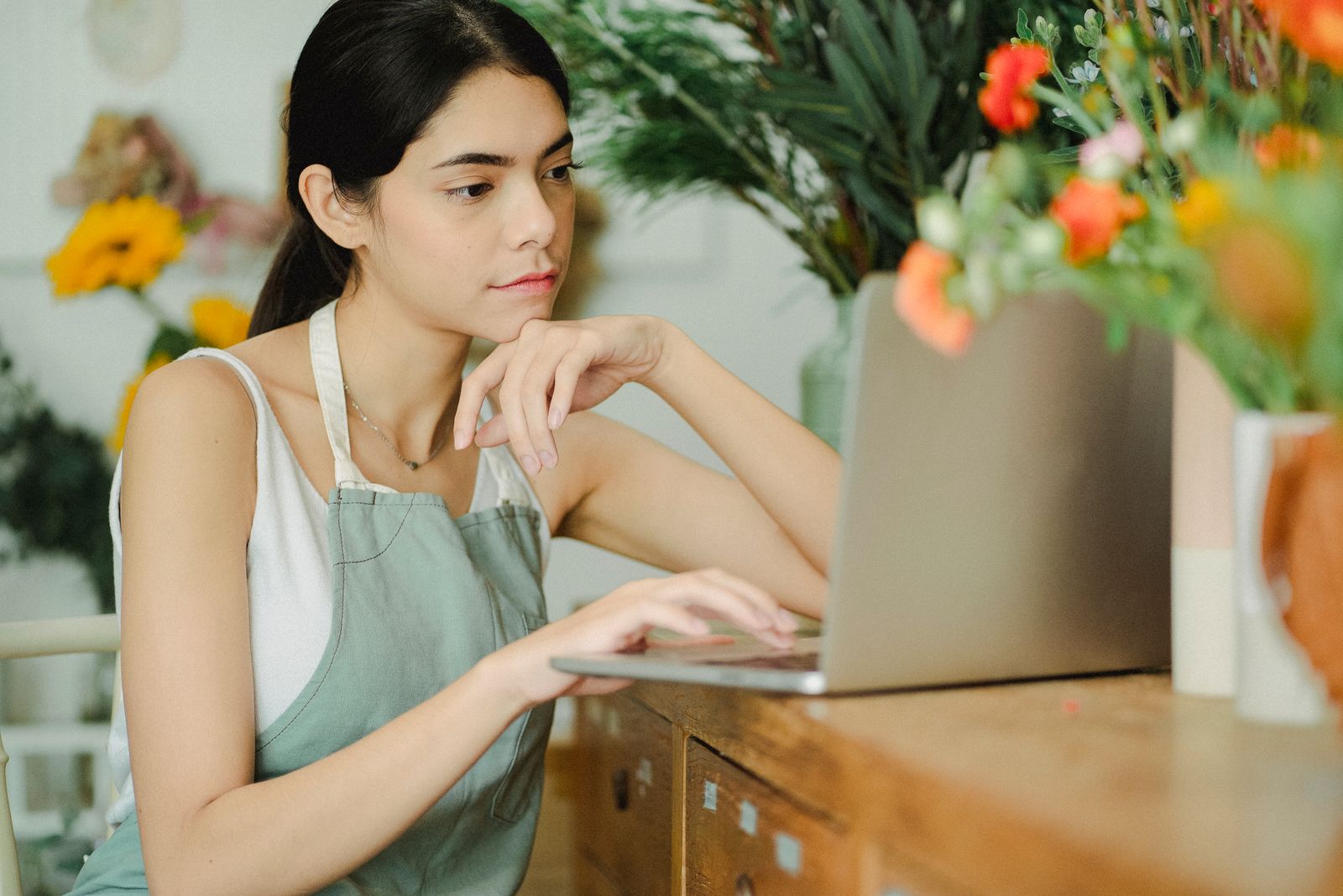 コーチ クライアントに感謝されないをテーマにした女性のイメージ写真