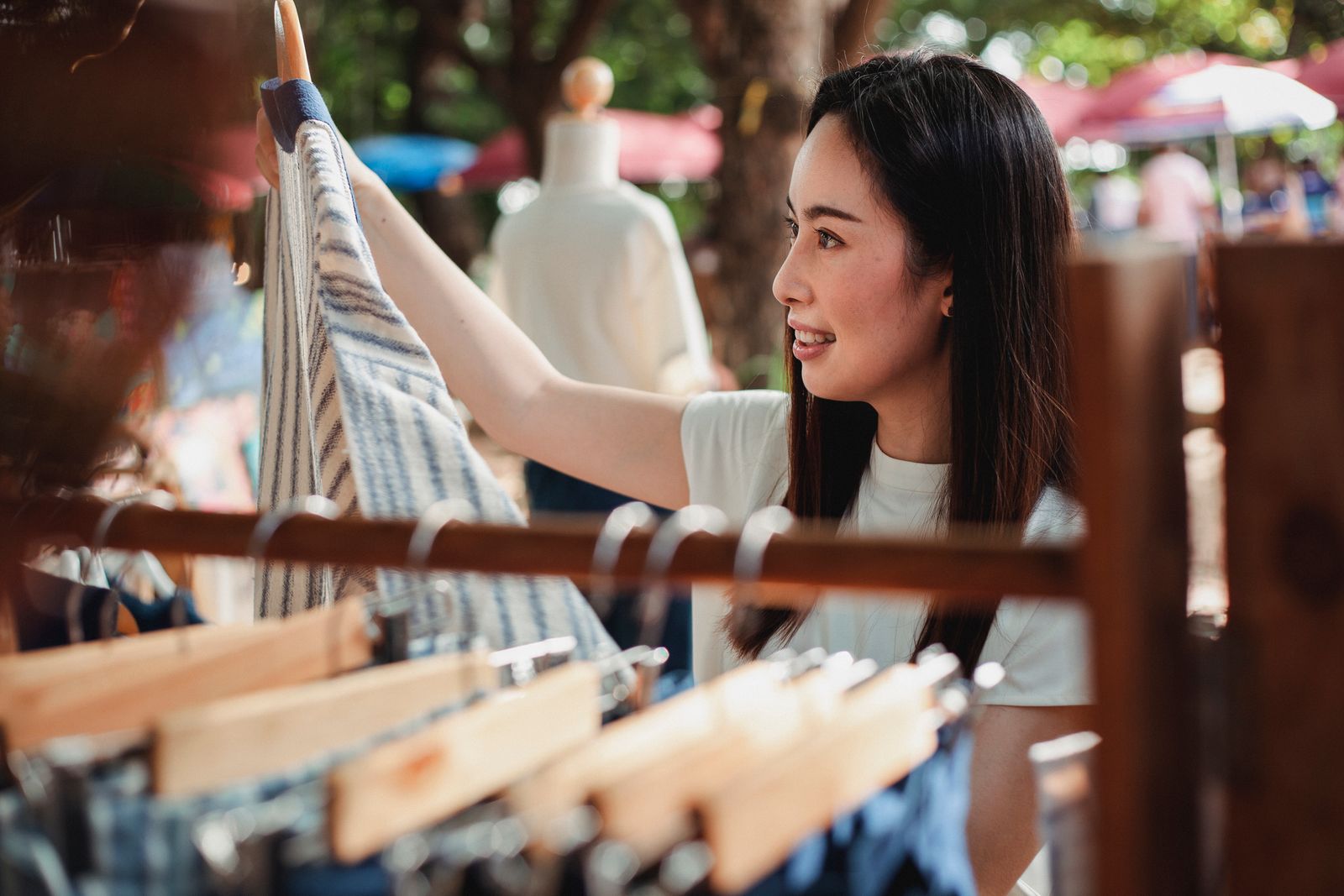 買い物で決められない 迷うと向き合う穏やかなシーン