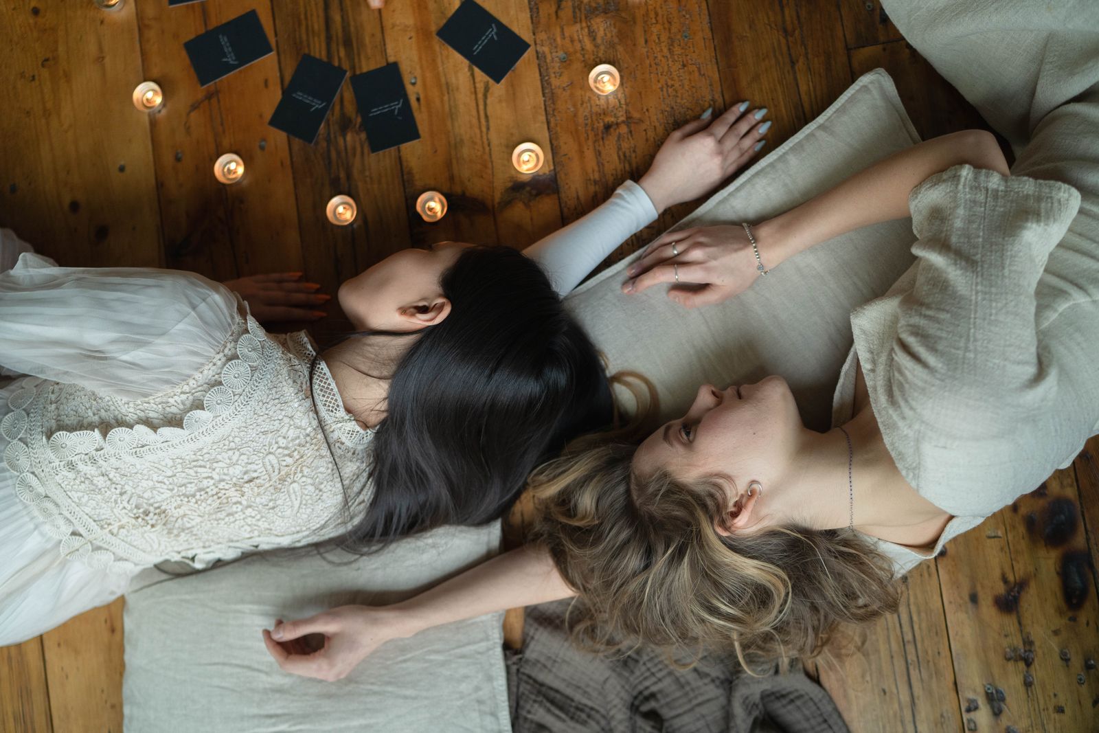 占い師 顔出しなし 集客と向き合う穏やかなシーン