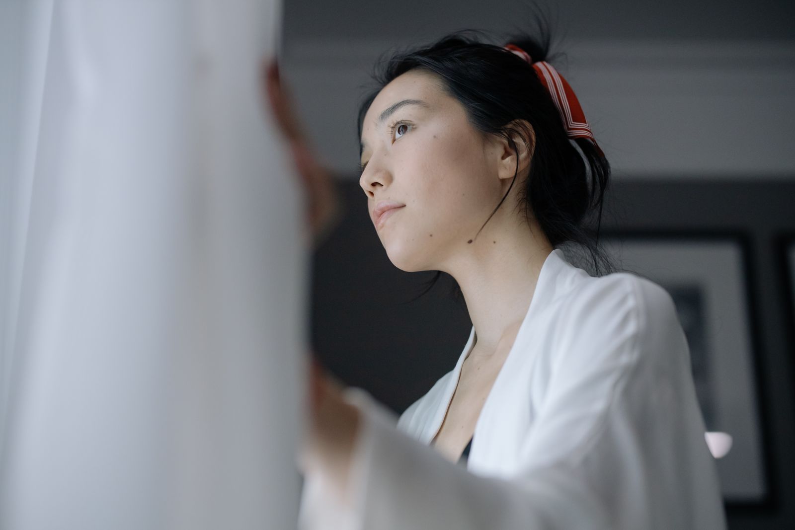 恋人といても孤独を感じると向き合う穏やかなシーン