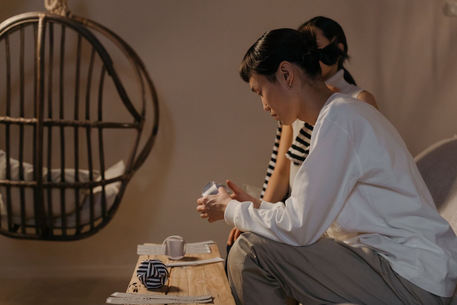 占い師 前回と違う結果をテーマにした女性のイメージ写真