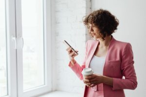 誘いを断る 嘘の予定 言い方をテーマにした女性のイメージ写真