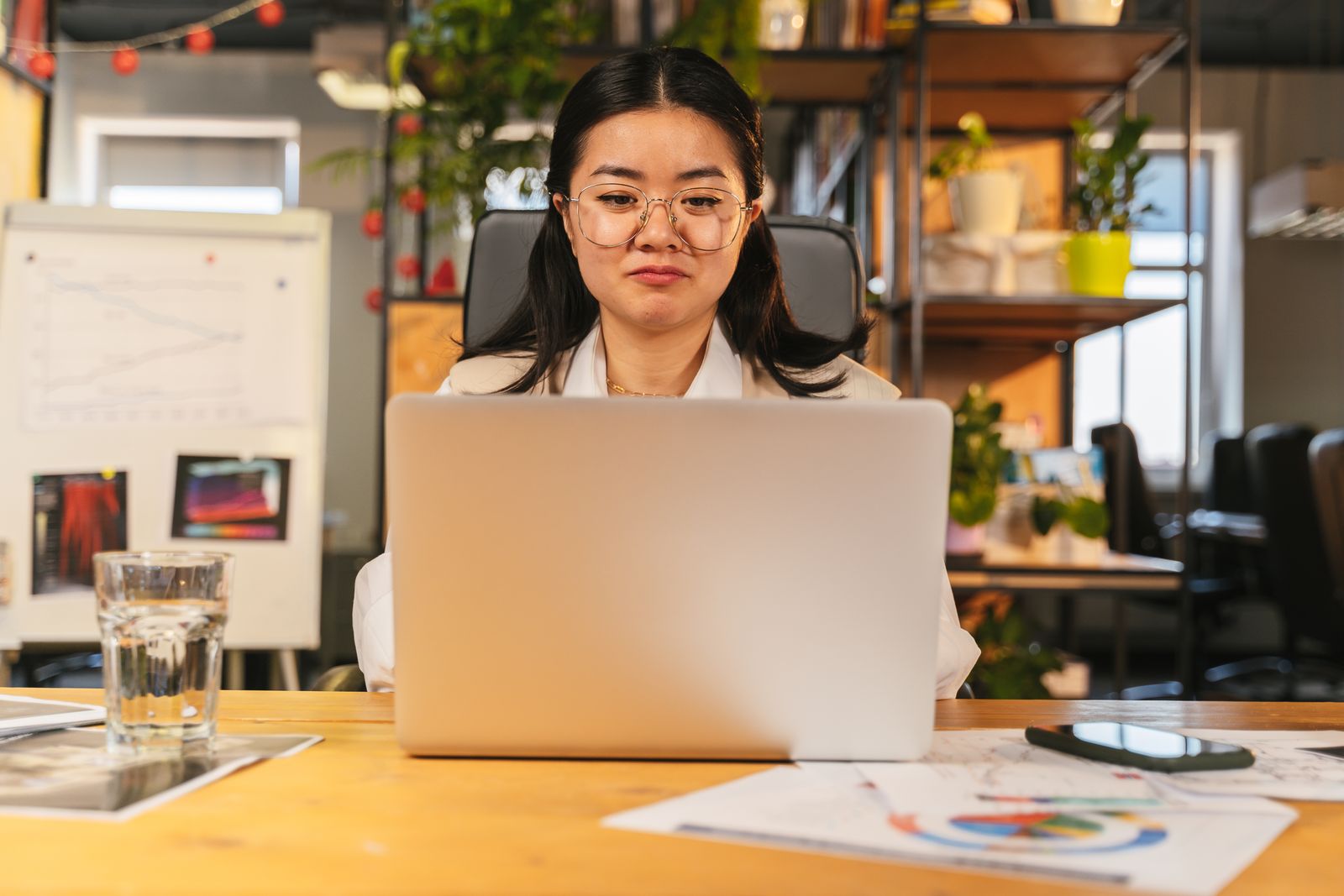 職場で質問するのが怖い 新人を象徴するやさしい情景
