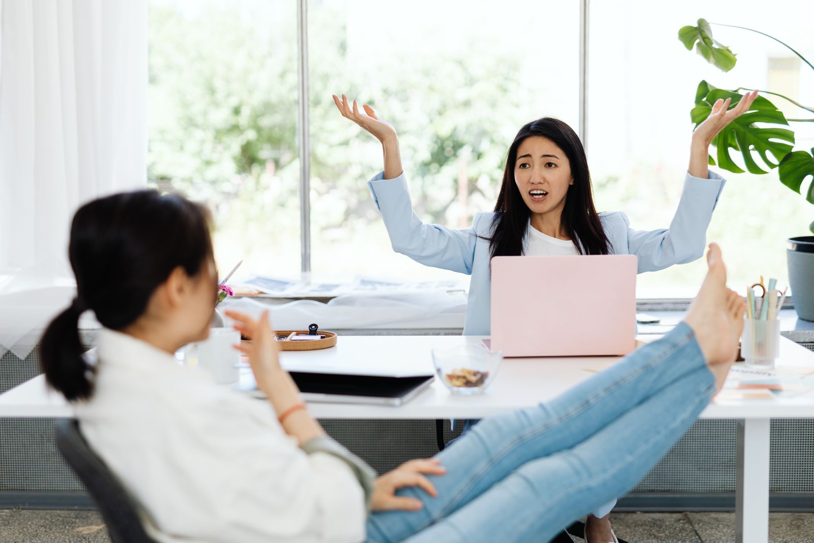 職場 先輩 当たりが強いと向き合う穏やかなシーン