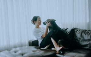 心の余裕がないに悩む女性のイメージ